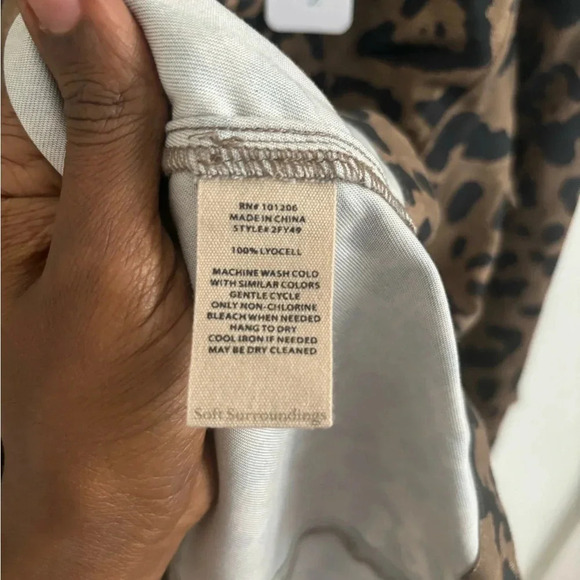 Soft Surroundings Tunic Raelynn Leopard Print Career Blouse Office Casual Mature - Picture 7 of 7